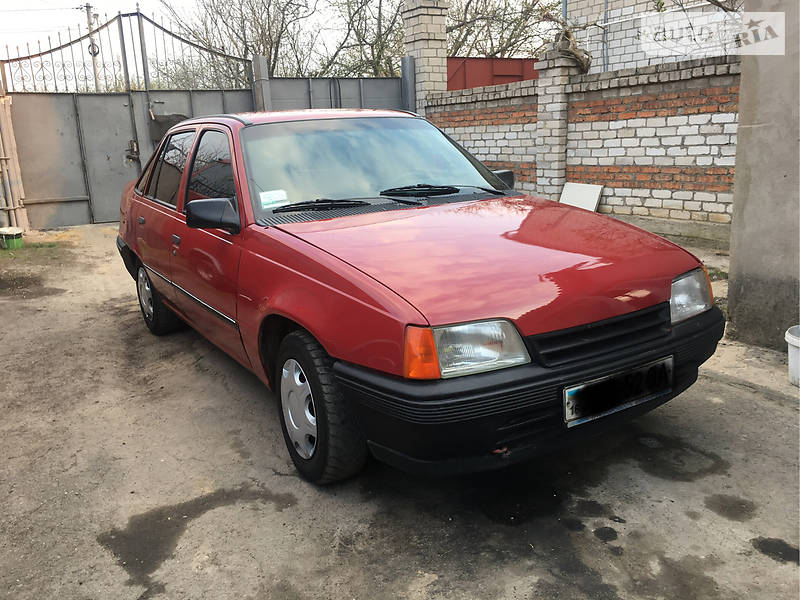 Седан Opel Kadett 1988 в Николаеве