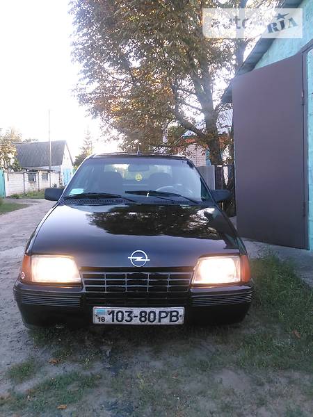 Хэтчбек Opel Kadett 1988 в Харькове