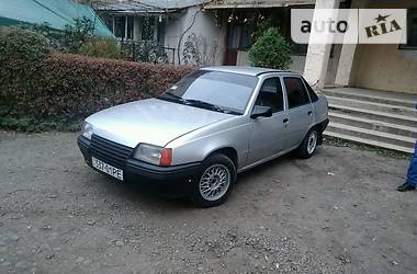 Седан Opel Kadett 1988 в Ужгороде