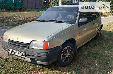 Хэтчбек Opel Kadett 1990 в Ромнах