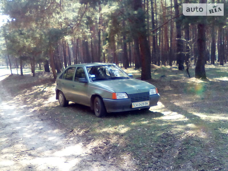Хетчбек Opel Kadett 1987 в Монастирищеві фото Хетчбек Opel Kadett 1987 в Монастирищеві