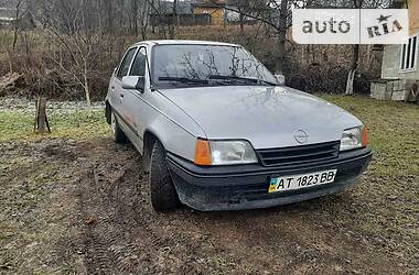 Седан Opel Kadett 1988 в Яремче