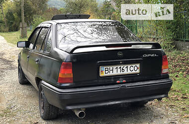 Седан Opel Kadett 1988 в Дунаївцях