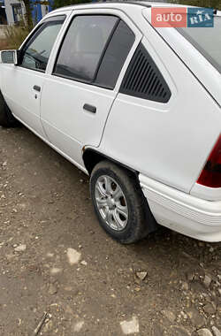 Хэтчбек Opel Kadett 1987 в 