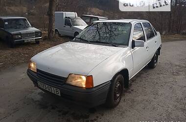 Седан Opel Kadett 1988 в Косові