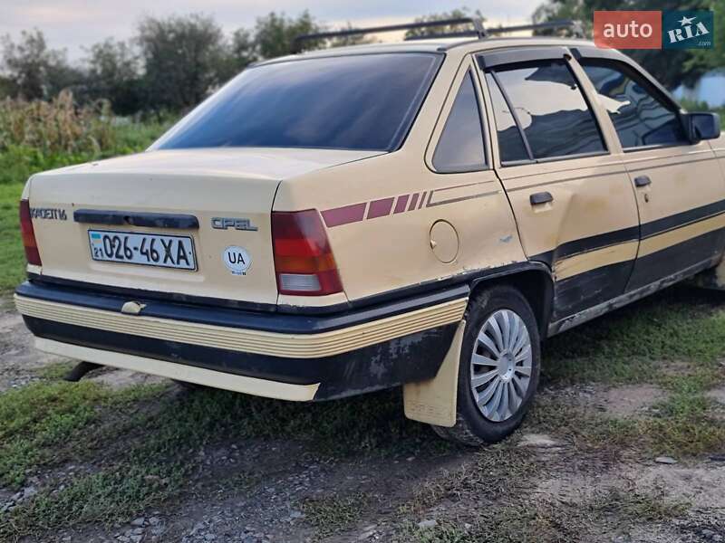 Седан Opel Kadett 1986 в Харькове