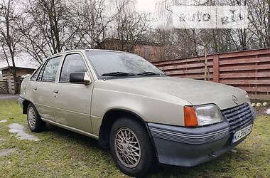 Седан Opel Kadett 1988 в Киеве