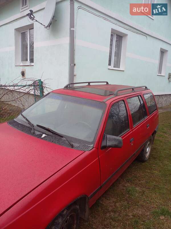 Универсал Opel Kadett 1988 в Бориславе