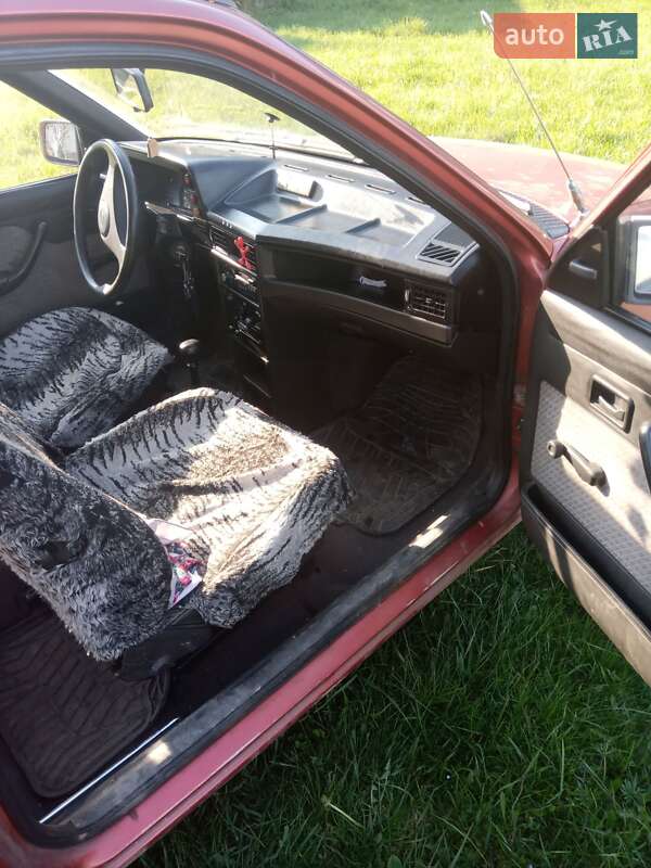 Хэтчбек Opel Kadett 1989 в Болехове