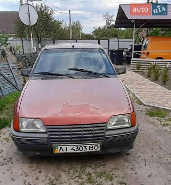 Хэтчбек Opel Kadett 1988 в Миргороде