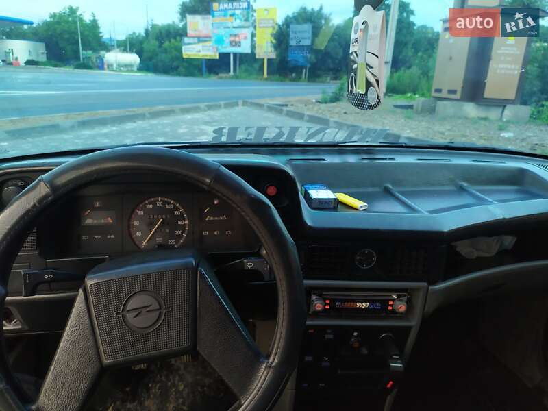 Хэтчбек Opel Kadett 1987 в Ивано-Франковске