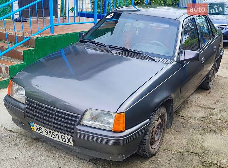 Седан Opel Kadett 1986 в Песчанке