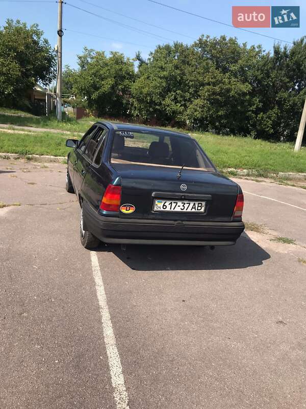 Седан Opel Kadett 1986 в Дніпрі