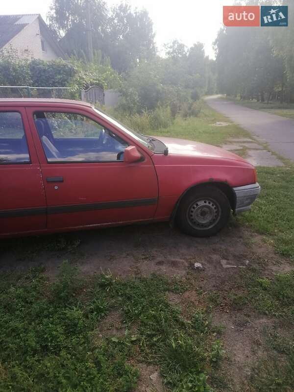 Седан Opel Kadett 1988 в Барышевке фото 4 Седан Opel Kadett 1988 в Барышевке