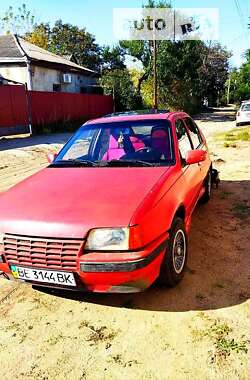 Хэтчбек Opel Kadett 1986 в Вознесенске