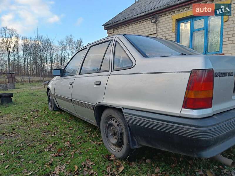Седан Opel Kadett 1989 в Звягелі фото 3 Седан Opel Kadett 1989 в Звягелі
