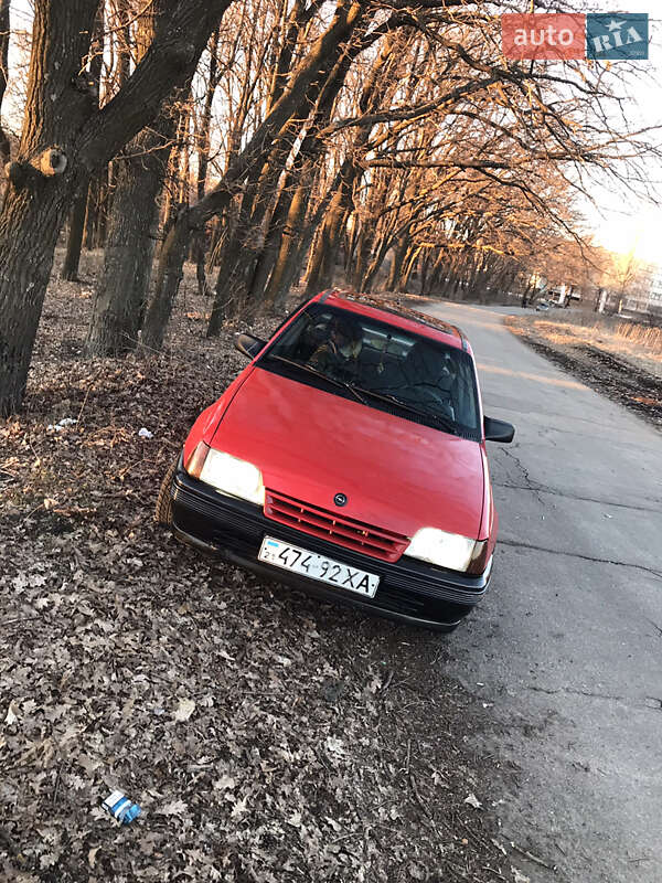 Седан Opel Kadett 1987 в Лозовій
