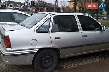 Хэтчбек Opel Kadett 1988 в 