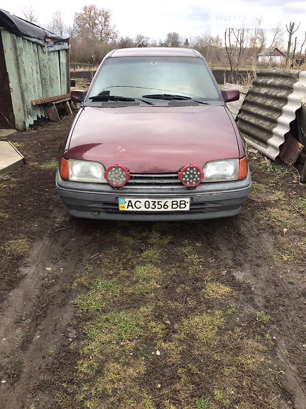 Седан Opel Kadett 1991 в Волочиске