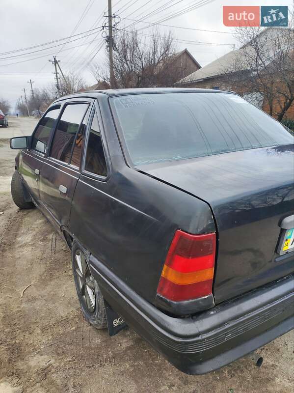 Седан Opel Kadett 1988 в Запоріжжі