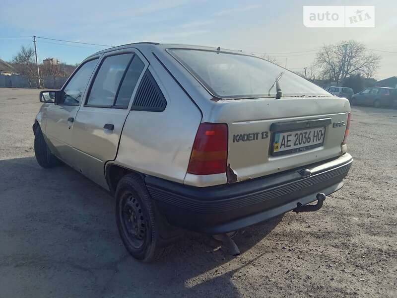 Хэтчбек Opel Kadett 1988 в Павлограде