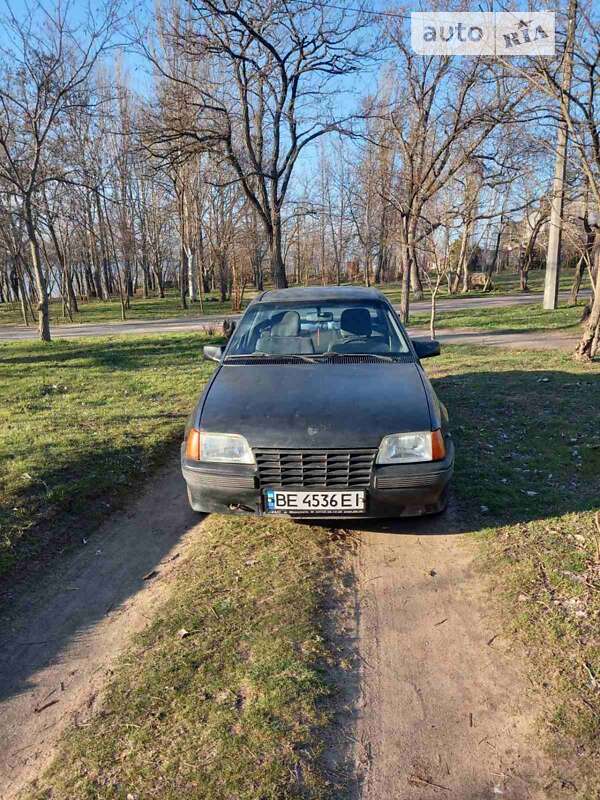 Седан Opel Kadett 1988 в Миколаєві