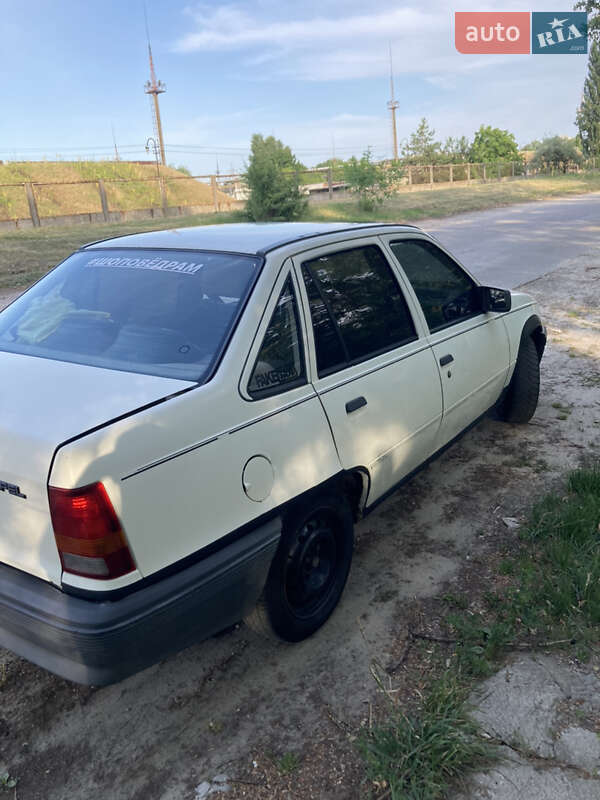 Седан Opel Kadett 1987 в Києві