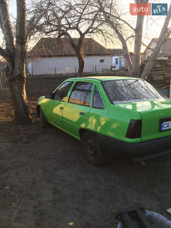 Седан Opel Kadett 1986 в Христиновке