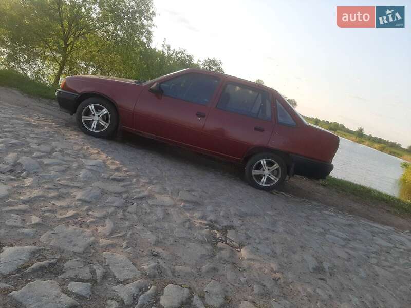 Седан Opel Kadett 1988 в Житомире фото 4 Седан Opel Kadett 1988 в Житомире