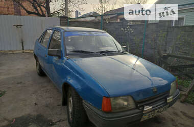 Седан Opel Kadett 1989 в Ровно
