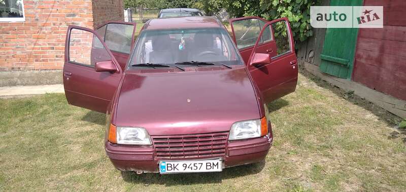 Хэтчбек Opel Kadett 1985 в Луцке