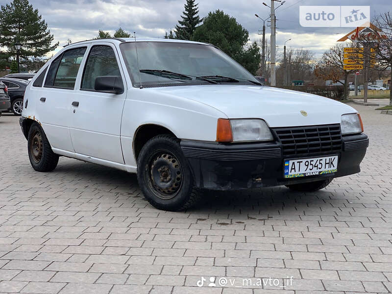 Хэтчбек Opel Kadett 1988 в Ивано-Франковске
