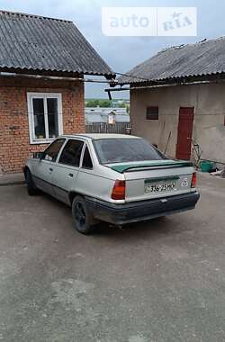 Седан Opel Kadett 1988 в Івано-Франківську