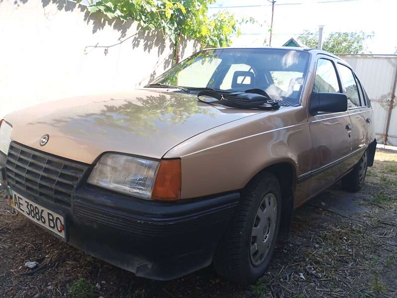 Хетчбек Opel Kadett 1987 в Дніпрі