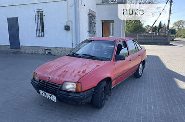 Седан Opel Kadett 1988 в Городку