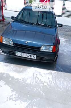 Седан Opel Kadett 1988 в Ладижині