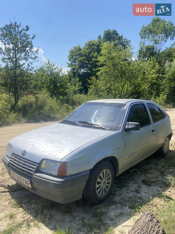 Хэтчбек Opel Kadett 1987 в Черновцах