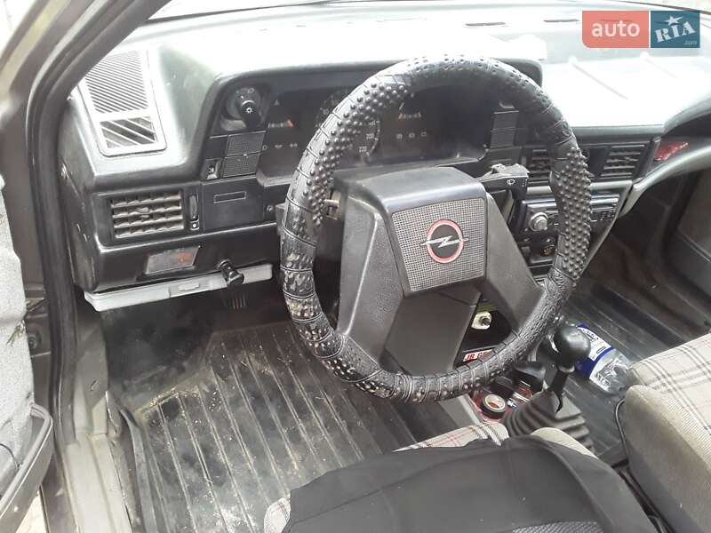 Универсал Opel Kadett 1988 в Шполе