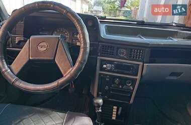 Седан Opel Kadett 1987 в Дрогобыче