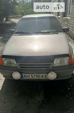 Седан Opel Kadett 1990 в Добропіллі