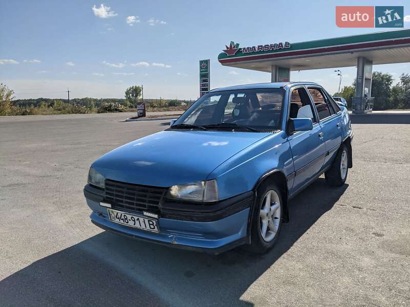 Седан Opel Kadett 1988 в Надворной