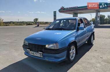 Седан Opel Kadett 1988 в Надворной