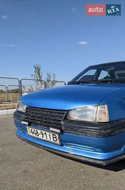 Седан Opel Kadett 1988 в Надворной