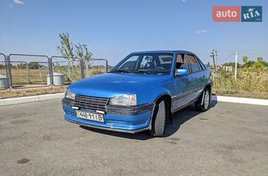 Седан Opel Kadett 1988 в Надворной