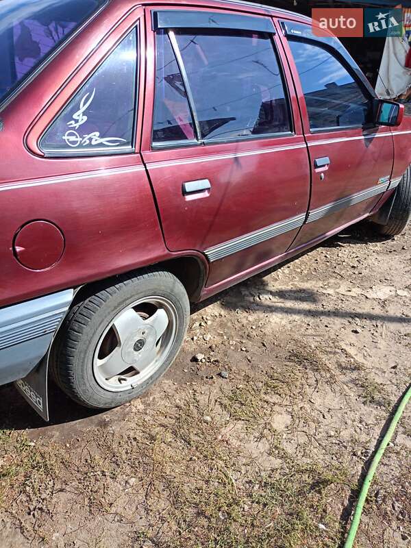 Седан Opel Kadett 1991 в Лозовой