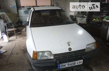 Хэтчбек Opel Kadett 1986 в Корце