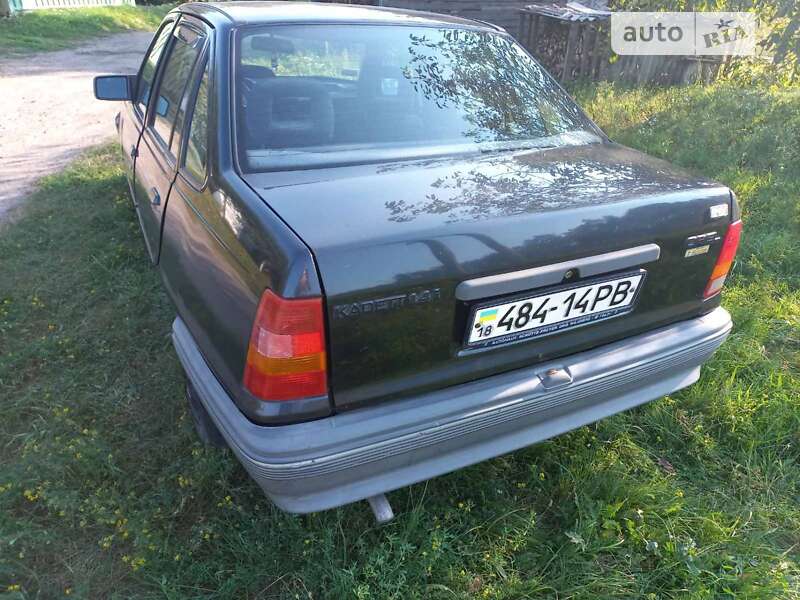 Седан Opel Kadett 1991 в Рівному