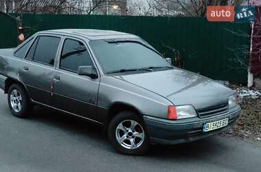 Седан Opel Kadett 1988 в Миргороді