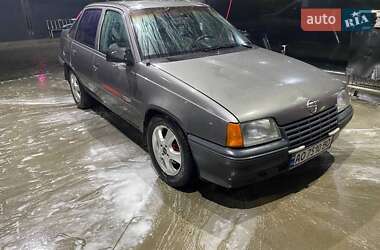 Седан Opel Kadett 1988 в Ракошине