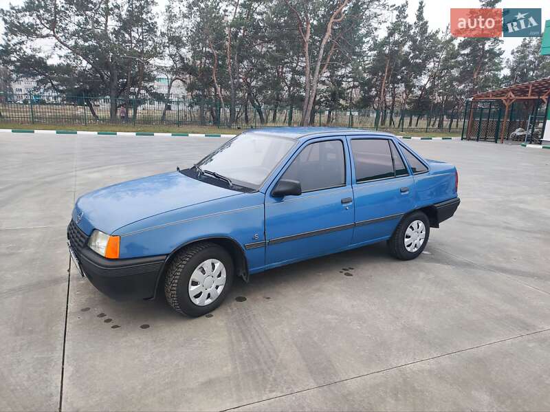 Седан Opel Kadett 1988 в Павлограде